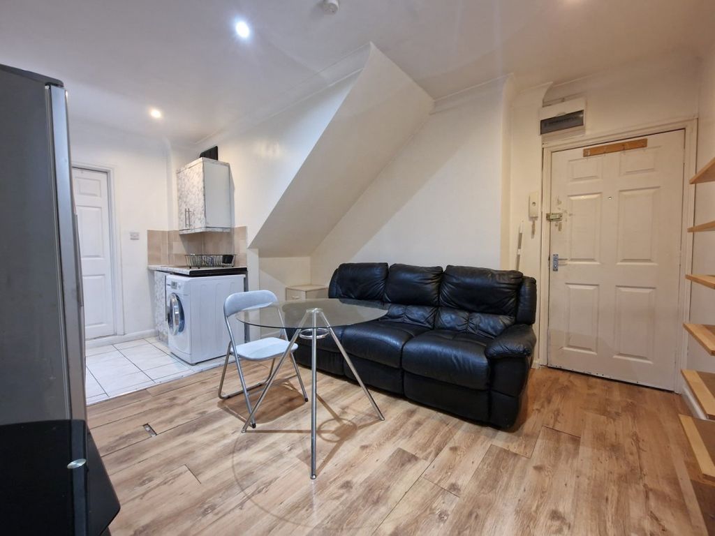 Property photo 3 of 6