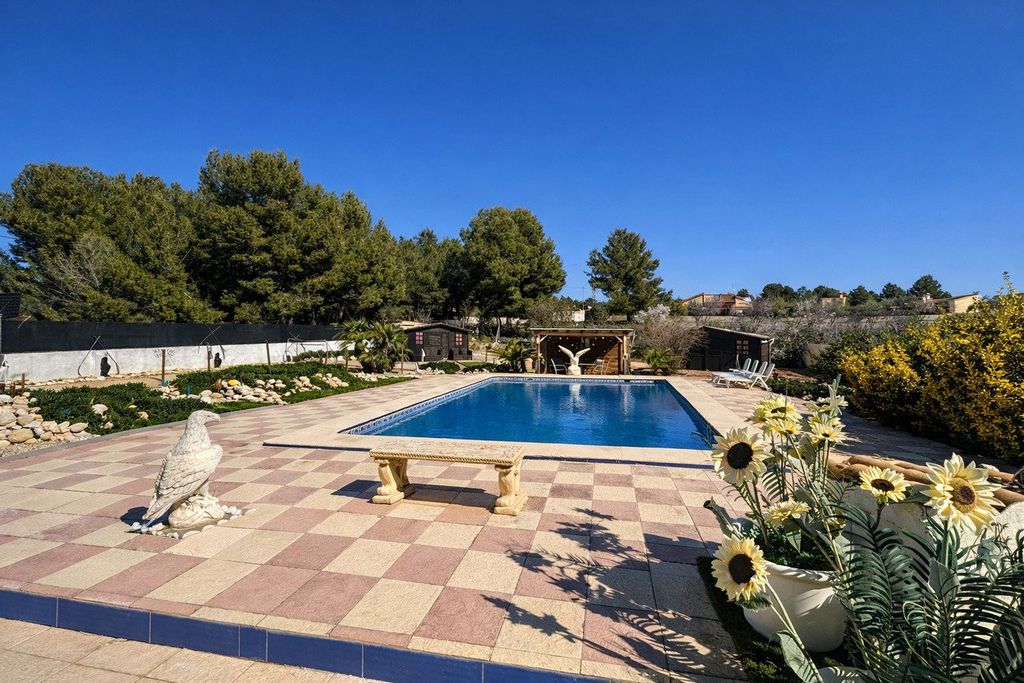 Property photo 2 of 50