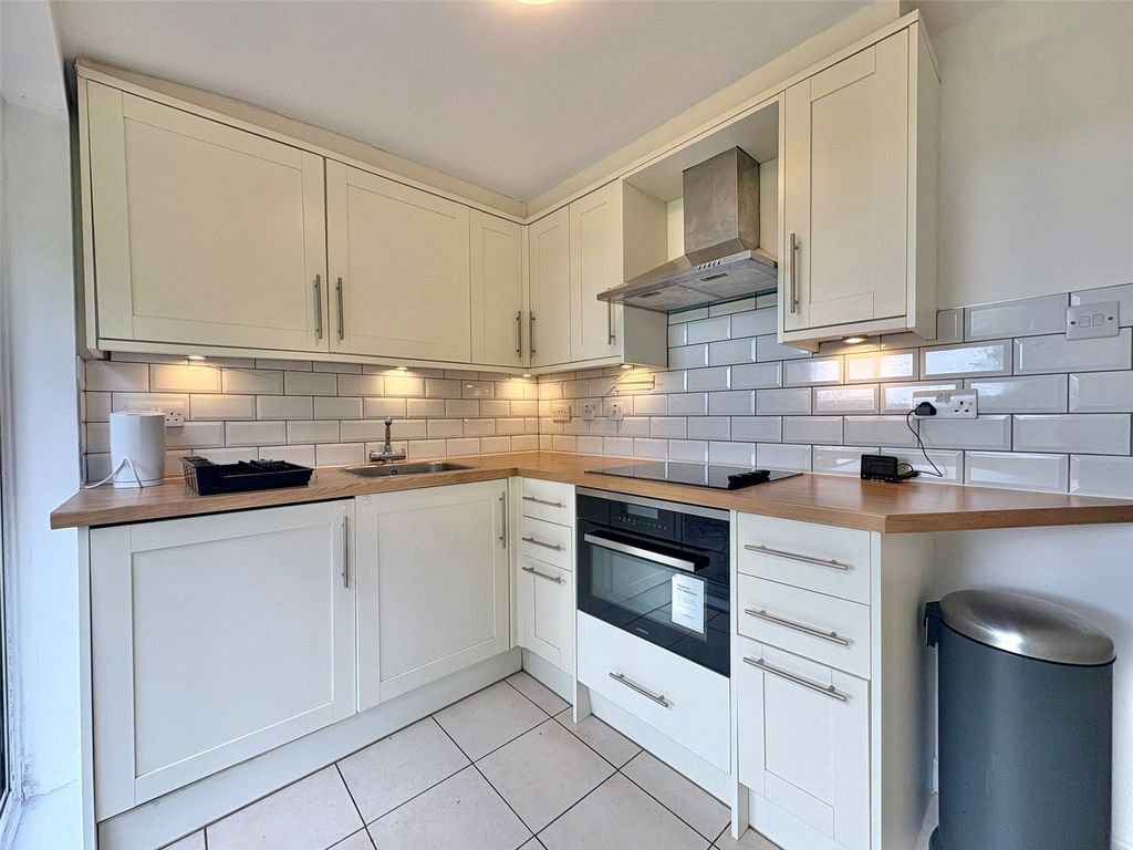 Property photo 2 of 13 Picture No. 24