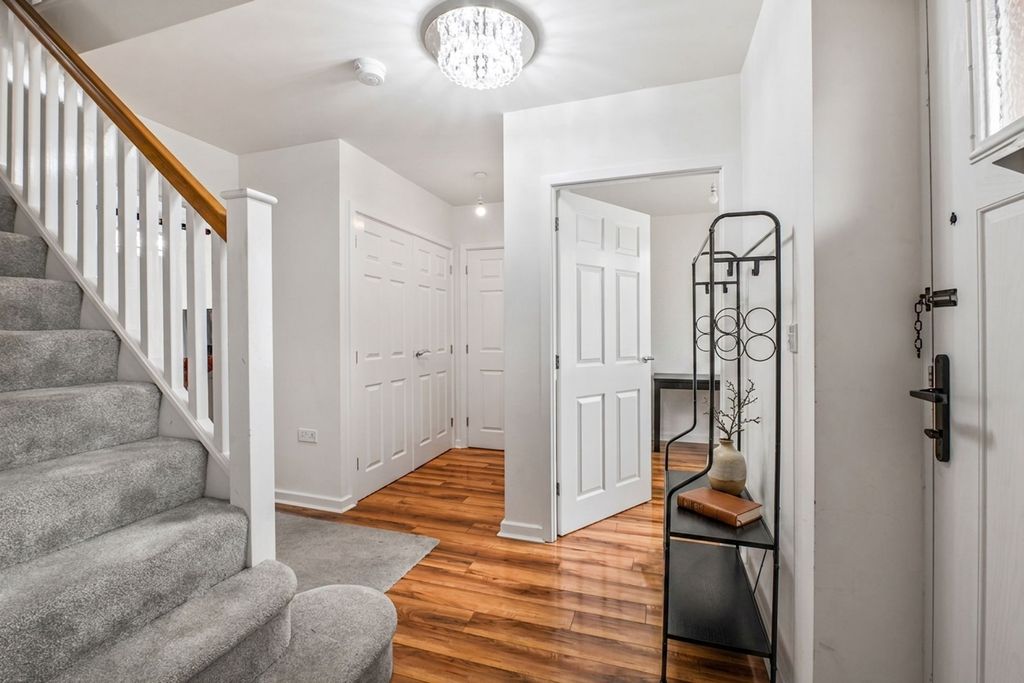 Property photo 2 of 19 Entrance Hallway