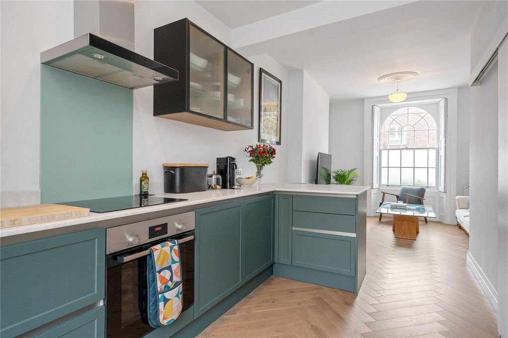 Property photo 2 of 13 Kitchen/Reception