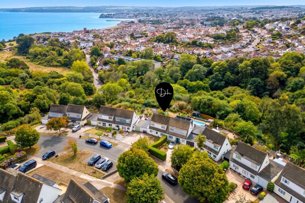 Property photo 2 of 18 Coastal Livermead Setting