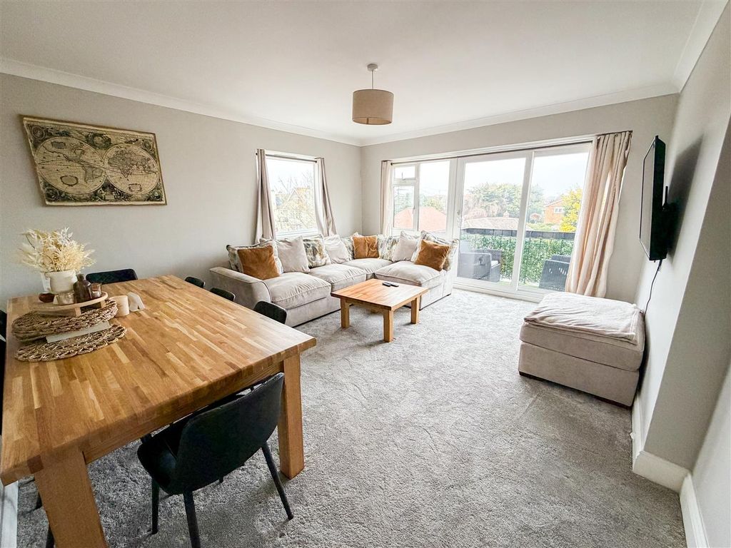 Property photo 2 of 18 Lounge/Diner