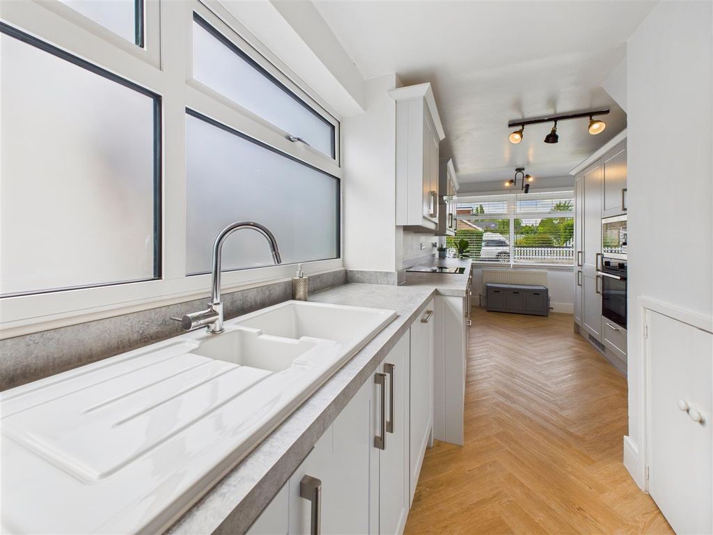 Property photo 3 of 14 Kitchen