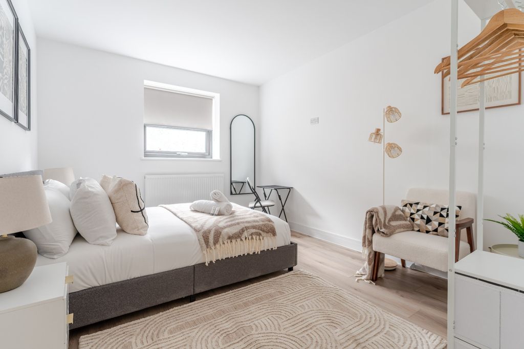 Property photo 2 of 7 02