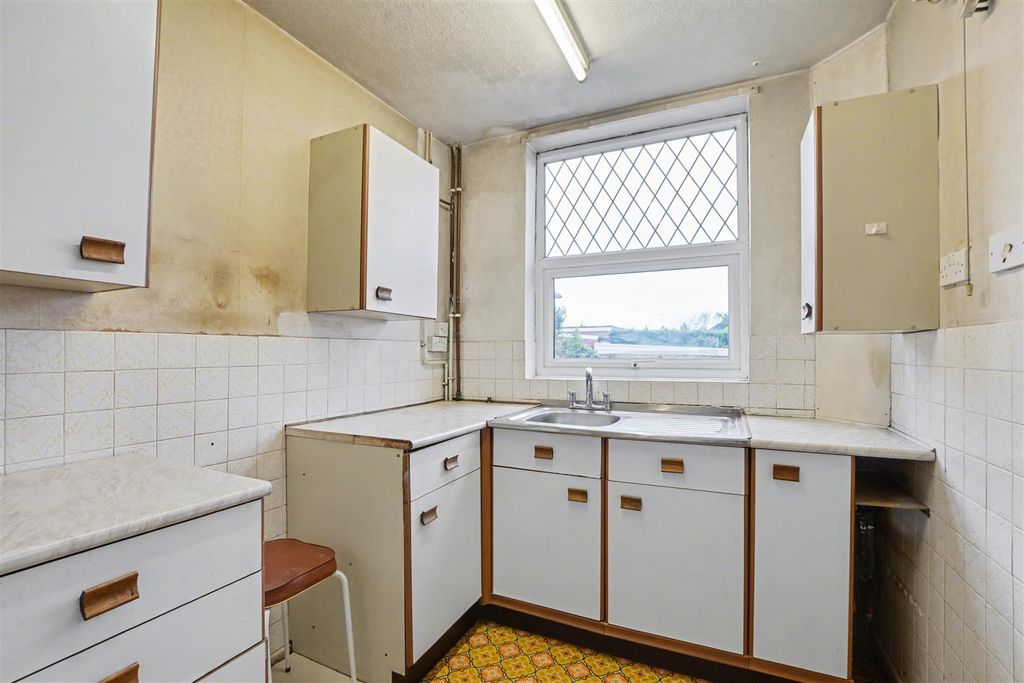 Property photo 3 of 23 Kitchen.Jpeg