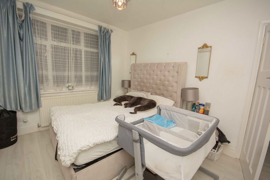 Property photo 3 of 5