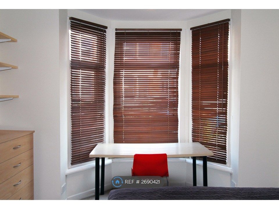 Property photo 3 of 12 Bed 1 - Side View