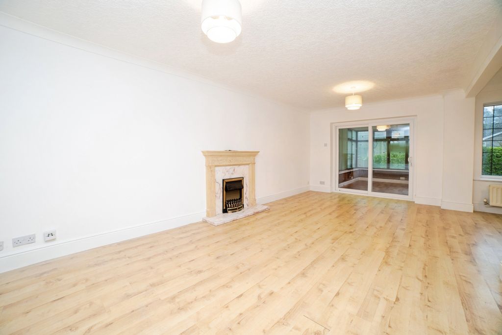 Property photo 3 of 19 Lounge/Family Room