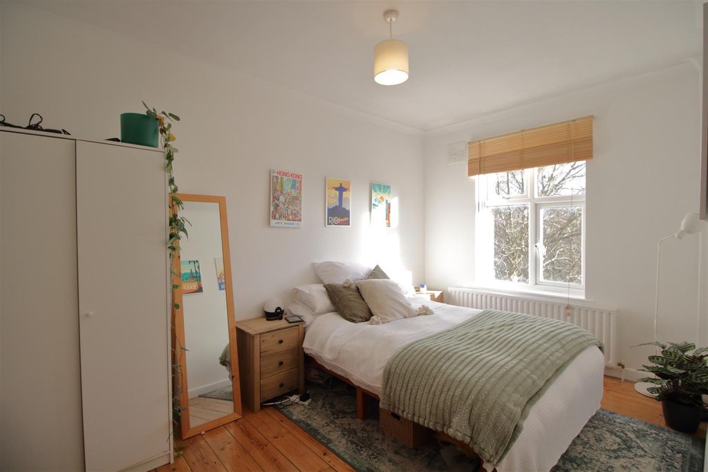 Property photo 2 of 11 Eden Harper Effra Court