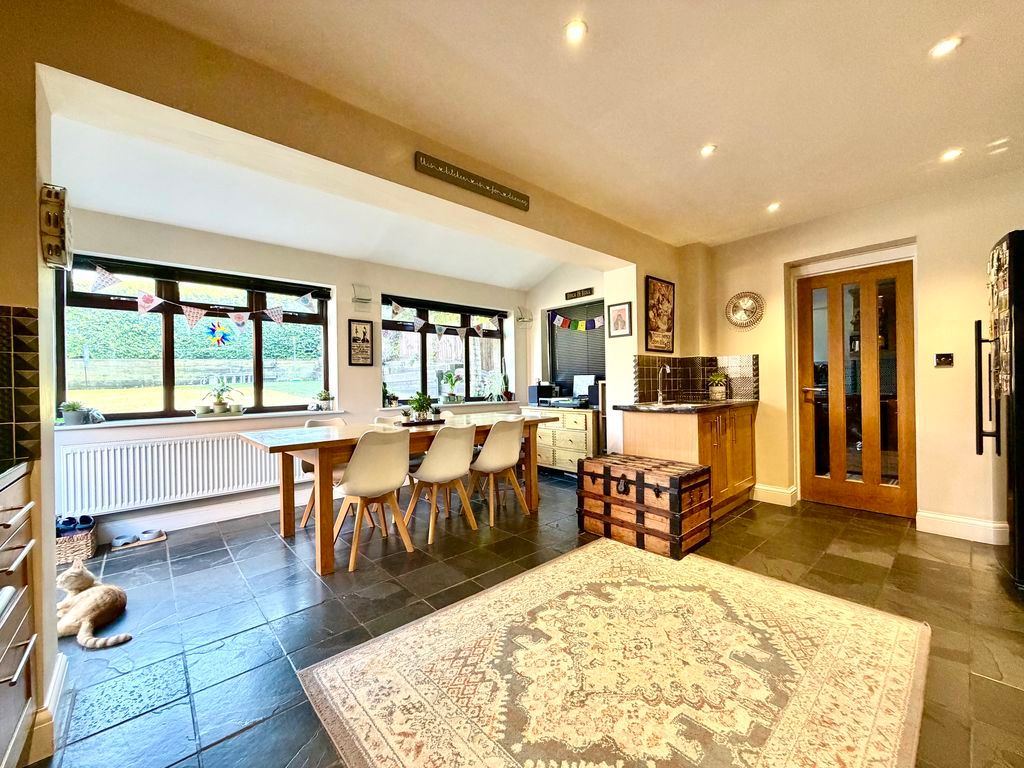 Property photo 2 of 18 Dining Kitchen
