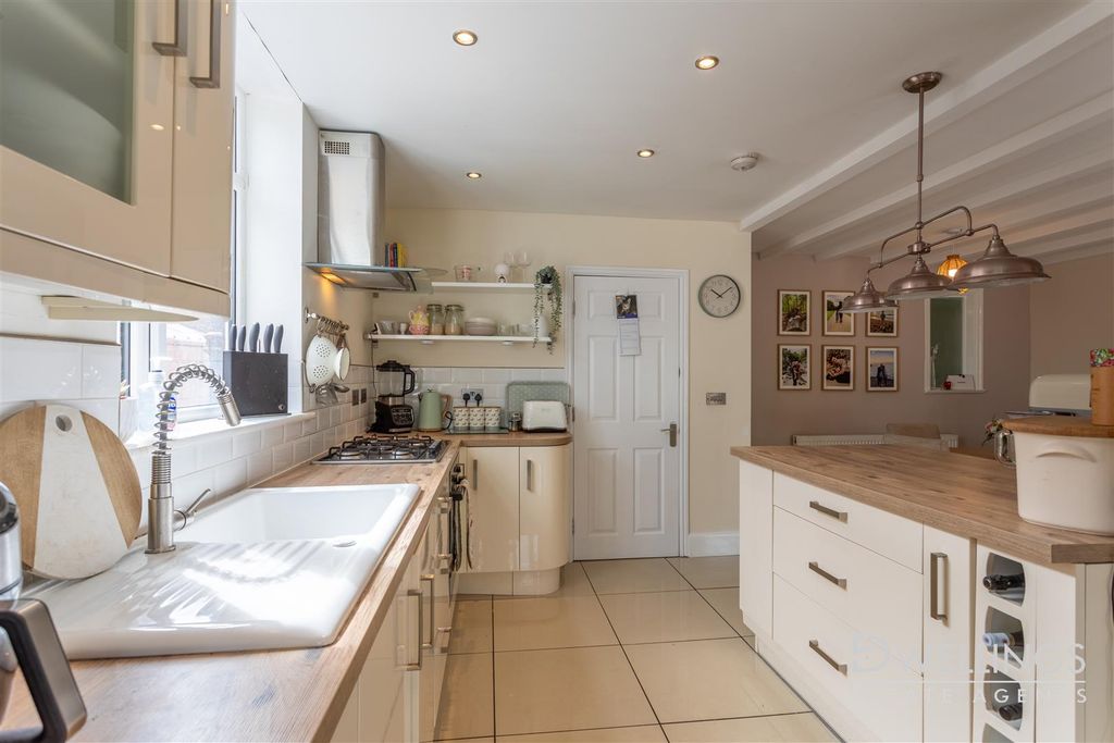 Property photo 3 of 30 Dwelest - 36 Tower Road, Burton On Trent, De15 0Nl