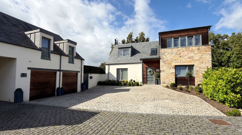 Property photo 1 of 32