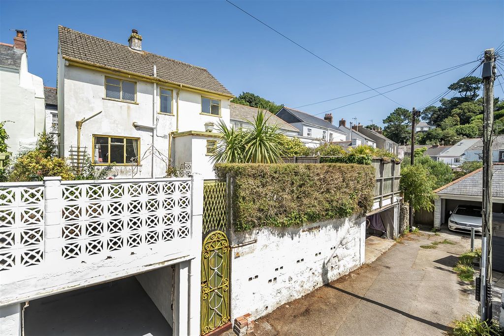 Property photo 3 of 17