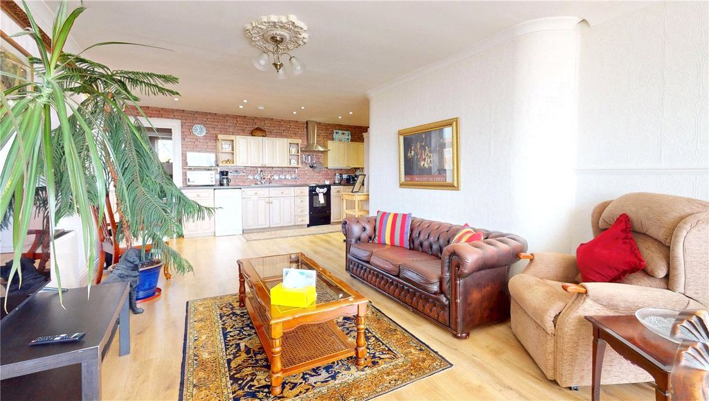 Property photo 1 of 14 Living Room