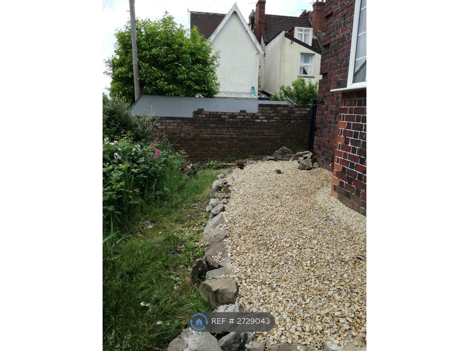 Property photo 2 of 27