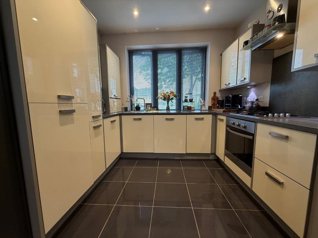 Property photo 3 of 8 16.Jpg