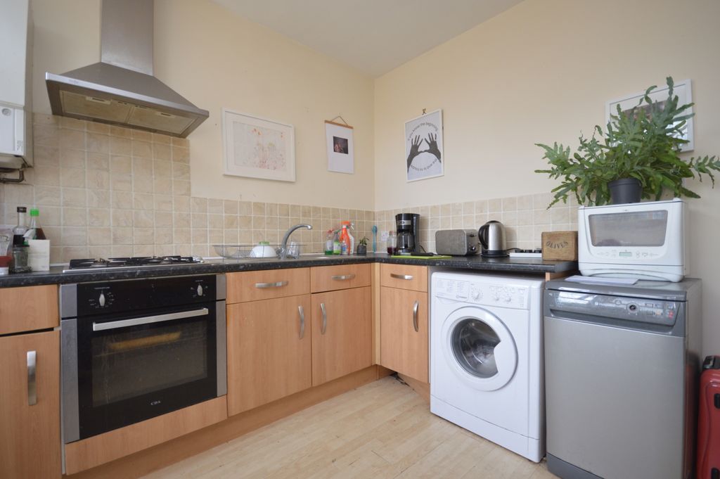 Property photo 1 of 7 Kitchen (1)