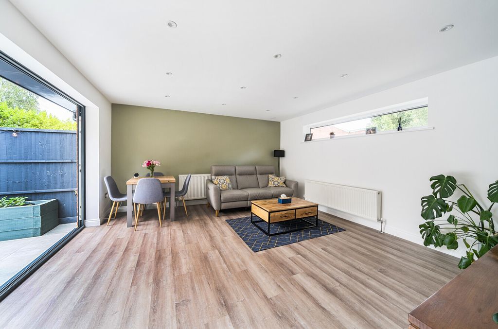 Property photo 3 of 20 1343637-10-68A5E5...