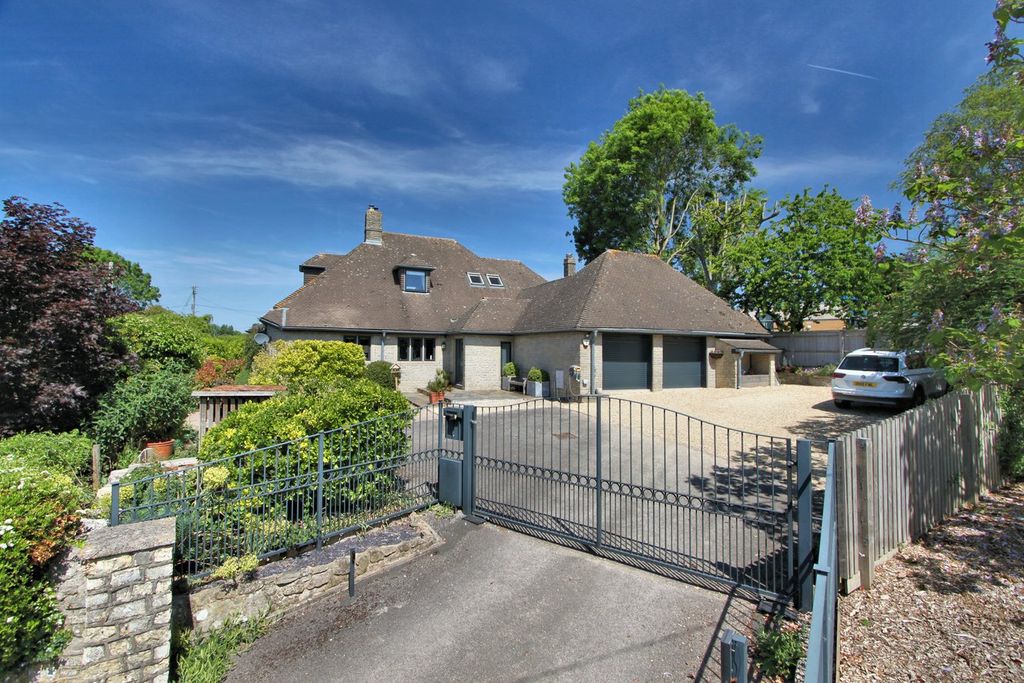 Property photo 1 of 21