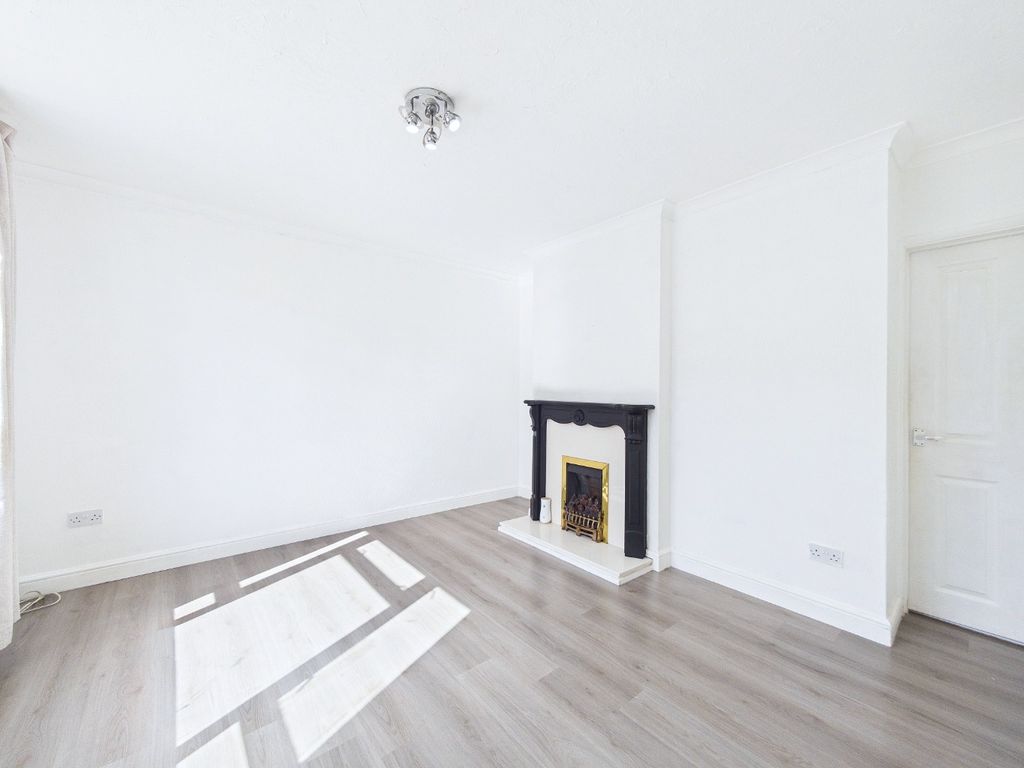 Property photo 2 of 15 5524521