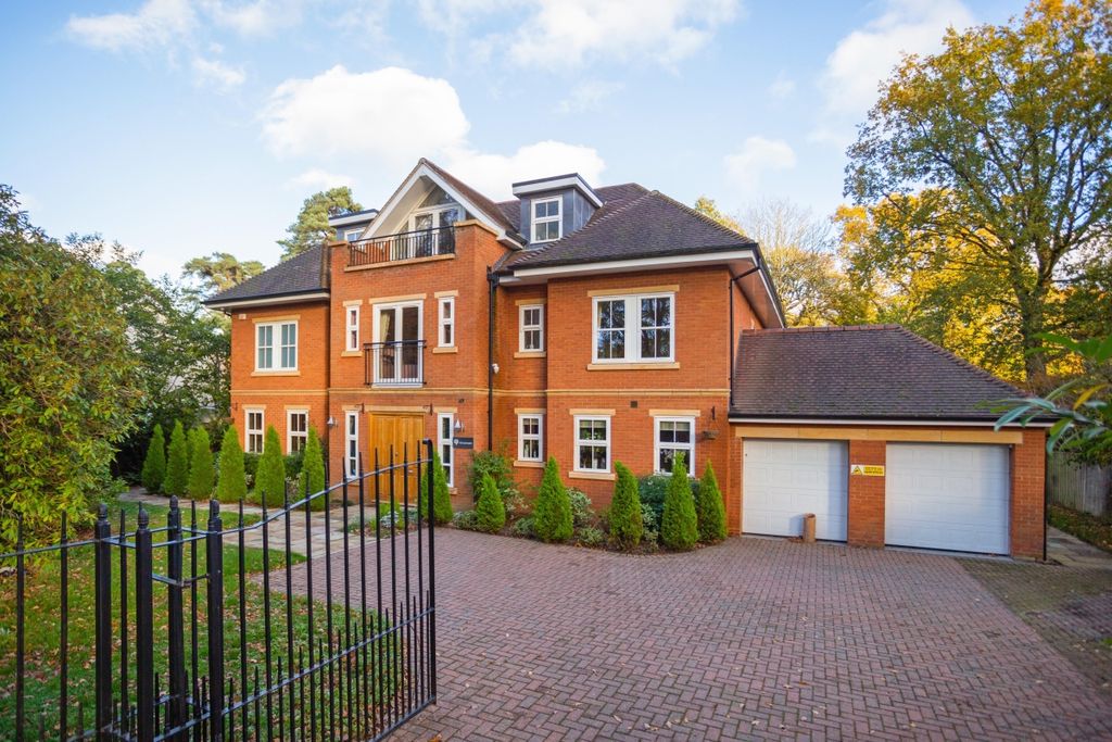 Property photo 1 of 15 Burleigh Road