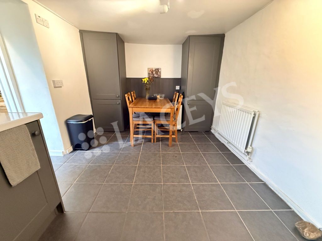 Property photo 3 of 10 Dining Area