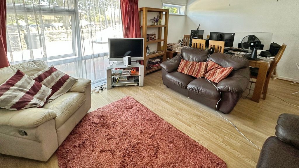 Property photo 3 of 10 Pbox-Img.Jpg