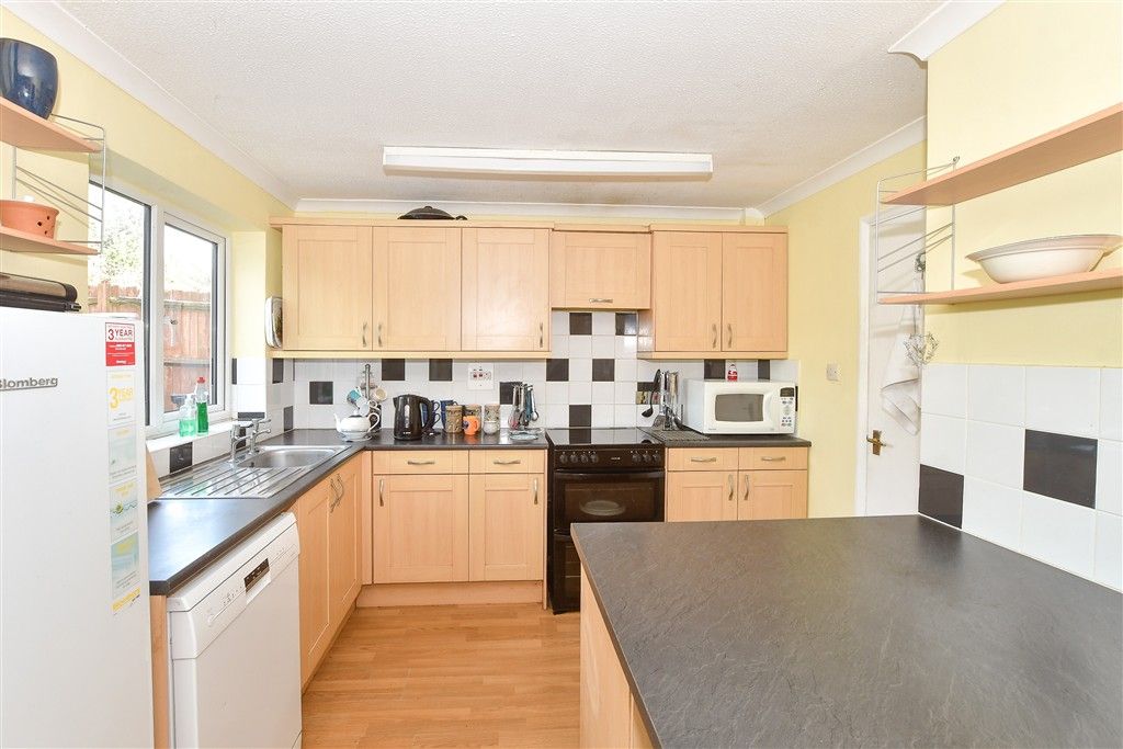 Property photo 3 of 11 Kitchen/Breakfast Area
