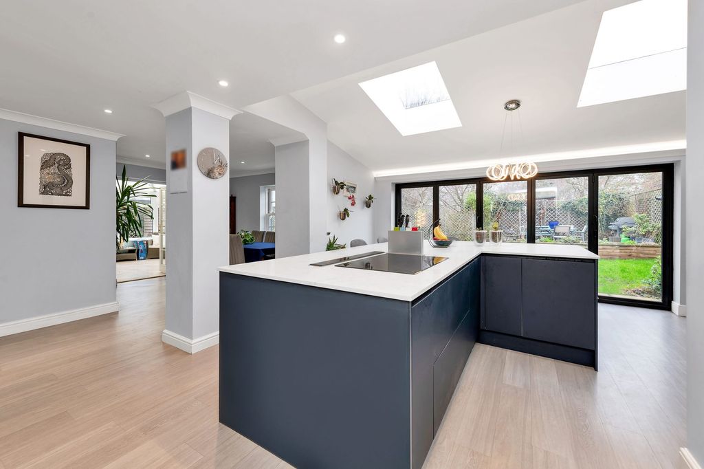 Property photo 2 of 26