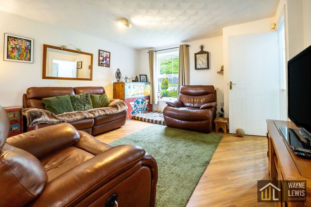 Property photo 2 of 31
