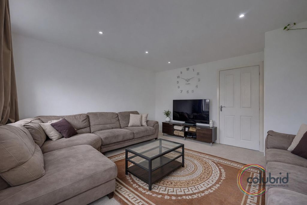 Property photo 3 of 12