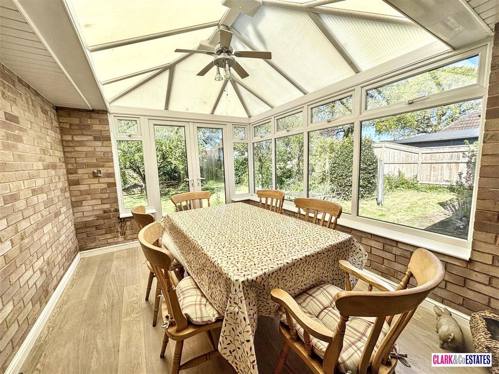 Property photo 3 of 18 Conservatory