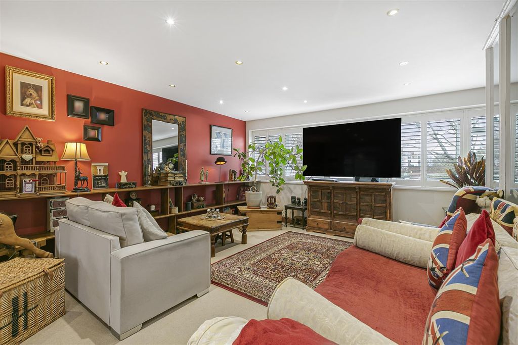 Property photo 3 of 31