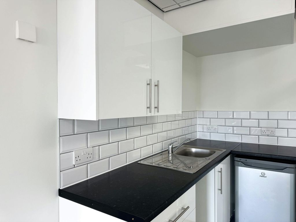 Property photo 3 of 8 1 Ashey Road_Office To Let-2.Jpg