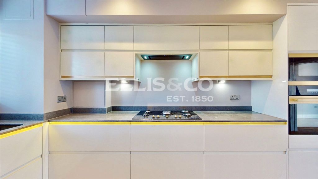 Property photo 2 of 30 Picture No. 28