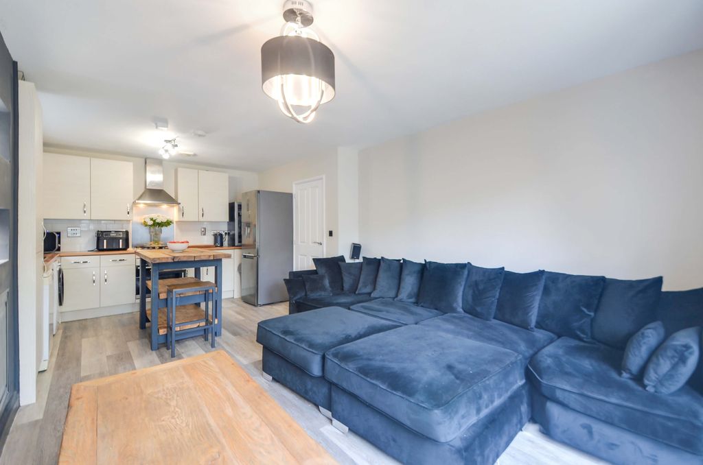 Property photo 3 of 25 Lounge (5).Jpg