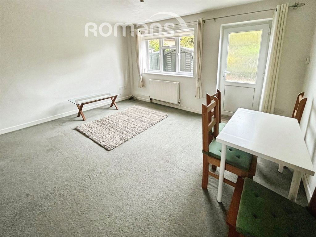 Property photo 2 of 12 Picture No. 15