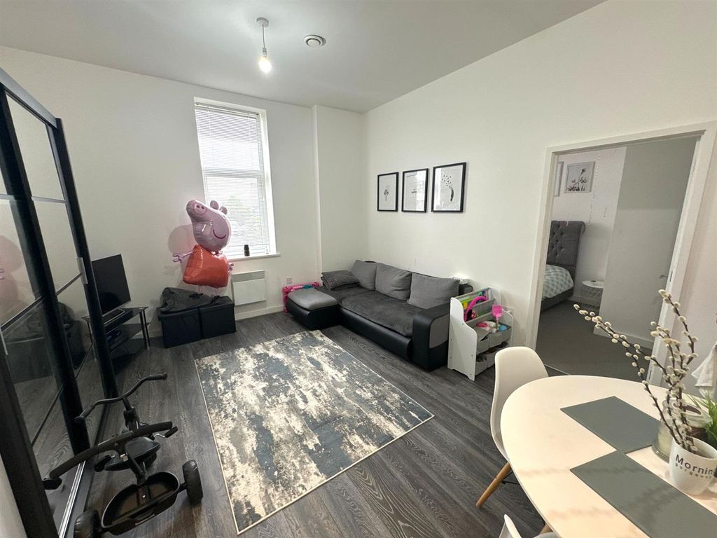 Property photo 3 of 10 Living Room Pic 2.Jpeg