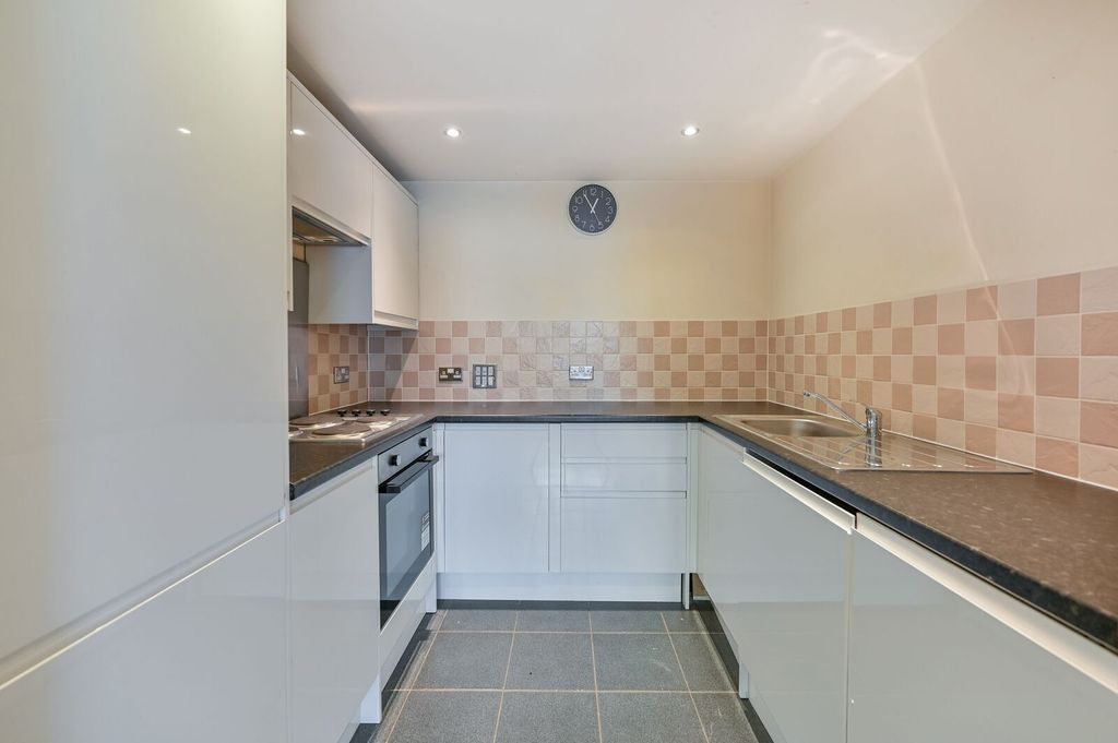 Property photo 2 of 9