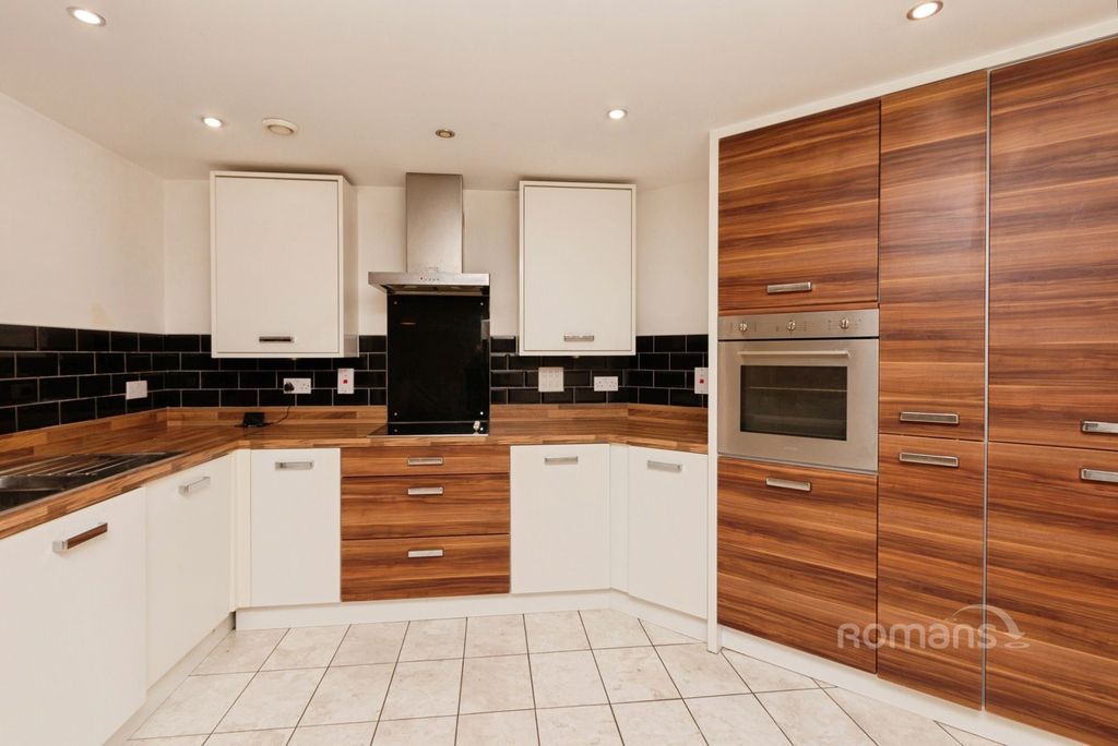 Property photo 2 of 11 Pbox-Img.Jpg
