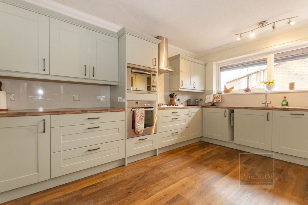 Property photo 2 of 25