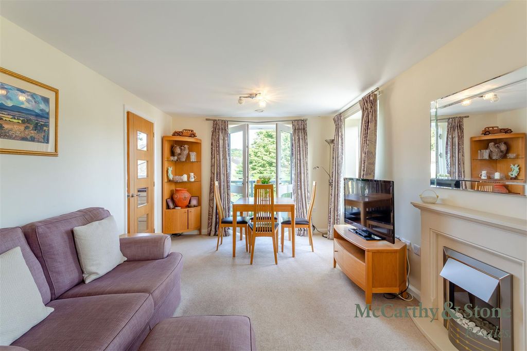 Property photo 3 of 20 8706131-Interior02.Jpg