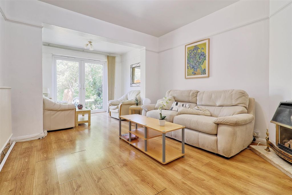 Property photo 2 of 16 Living.Jpg