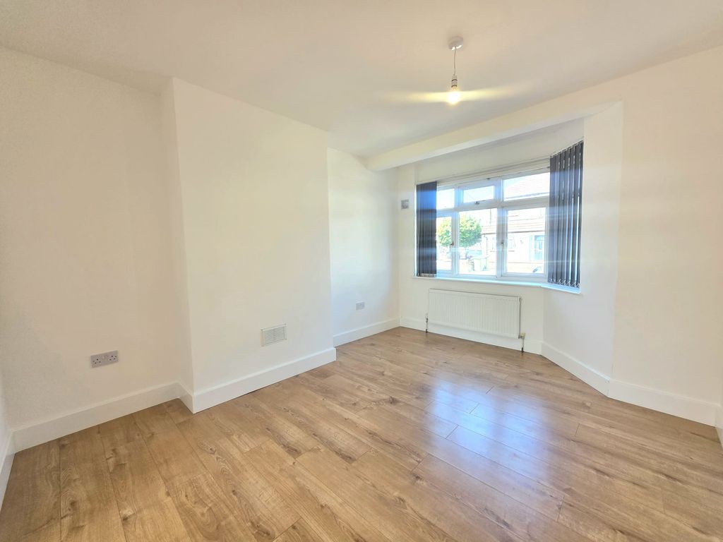 Property photo 2 of 18 411F4076-7638-4E4A-bae9-d28383A331Fc