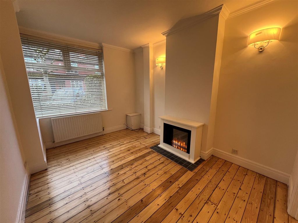 Property photo 2 of 9 Front Room