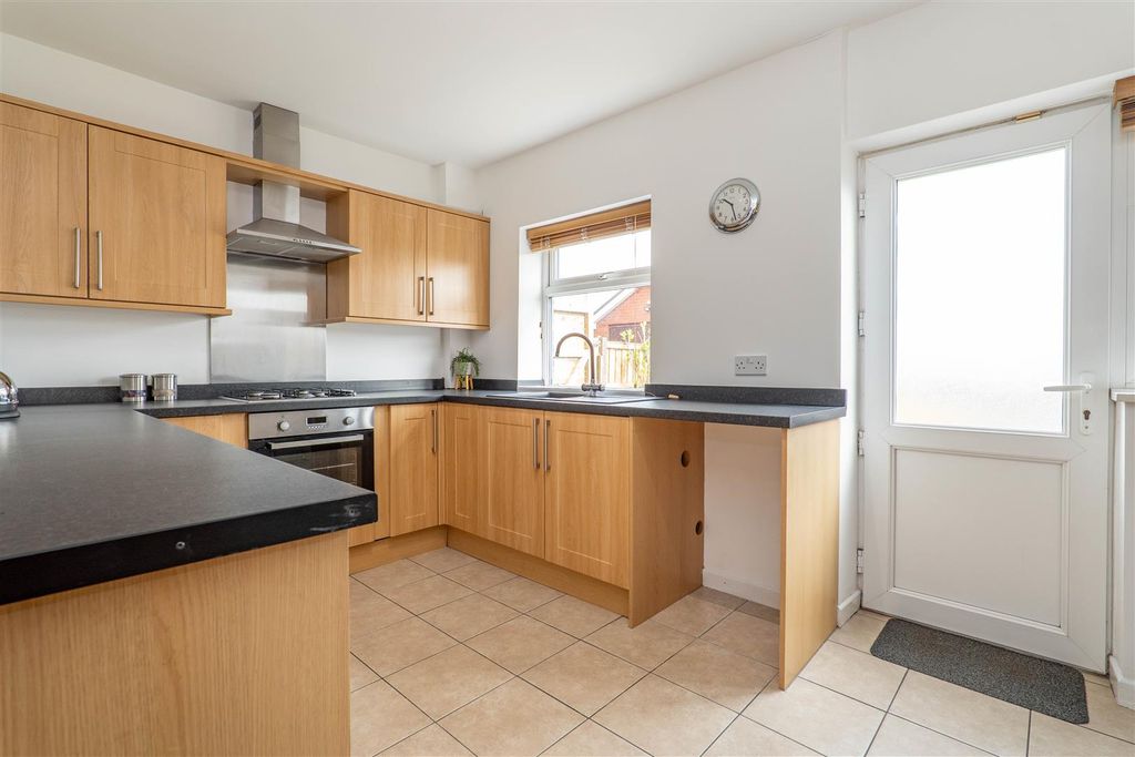 Property photo 3 of 30 Kitchen/Breakfast Room