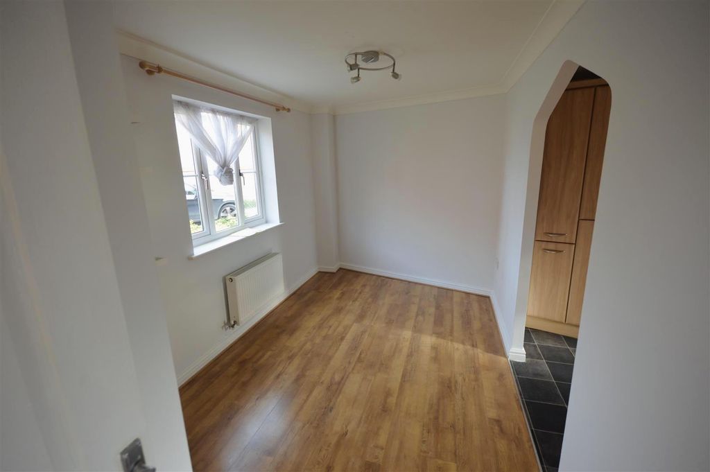 Property photo 3 of 11 Dining Room