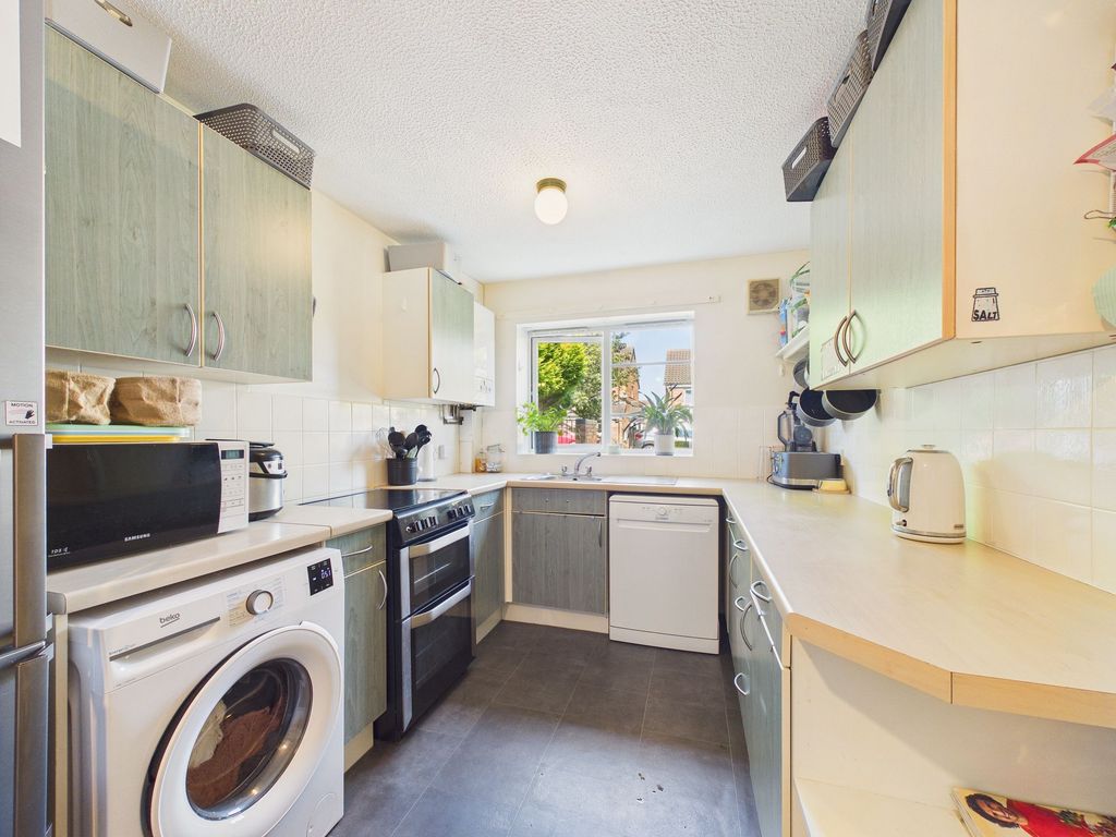 Property photo 3 of 12 Kitchen