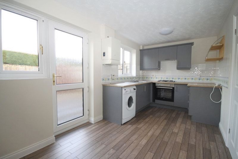 Property photo 3 of 10 Kitchen